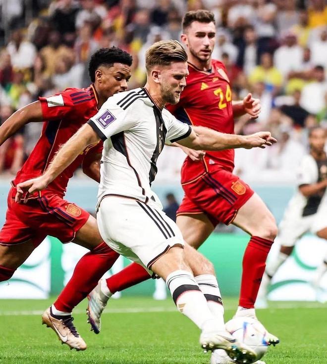 太阳报：曼联挖角西汉姆球迷服务主管，将担任新通讯总监（太阳报：曼联从西汉姆签下球迷服务负责人，出任俱乐部新任传播总监）