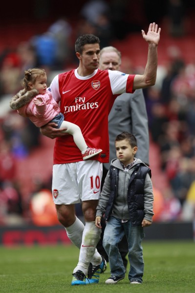 记者：申花队昨天傍晚抵达天津，出征的队伍中没有门将薛庆浩