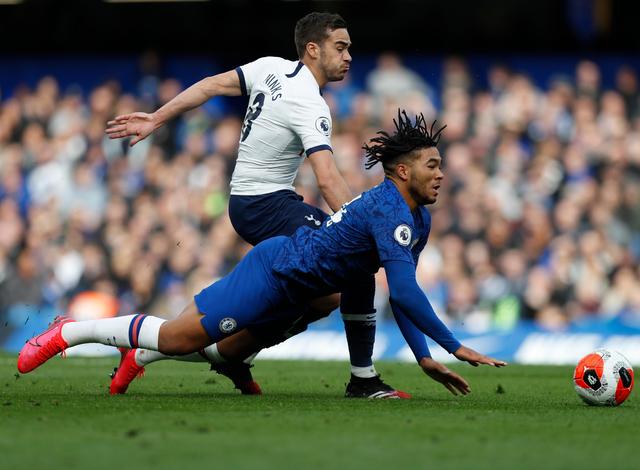 重返狼队？特劳雷或成救主！英超副班长向昔日功臣伸出橄榄枝（英超副班长向狼队旧将特劳雷发出邀约，他能否回归力挽狂澜？）