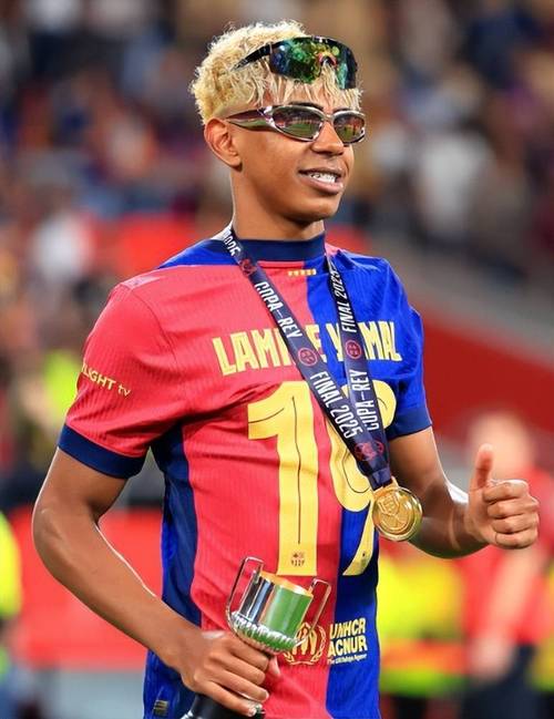 世体：近三千英格兰球迷做客，皇马vs曼城安排1700名安保