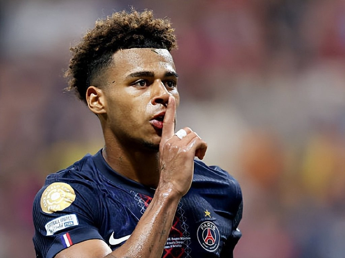 吉鲁：祝愿阿森纳拿英超冠军，但要先保持这种节奏到明年3月（吉鲁盼阿森纳冲顶英超：关键是把状态延续到明年3月）