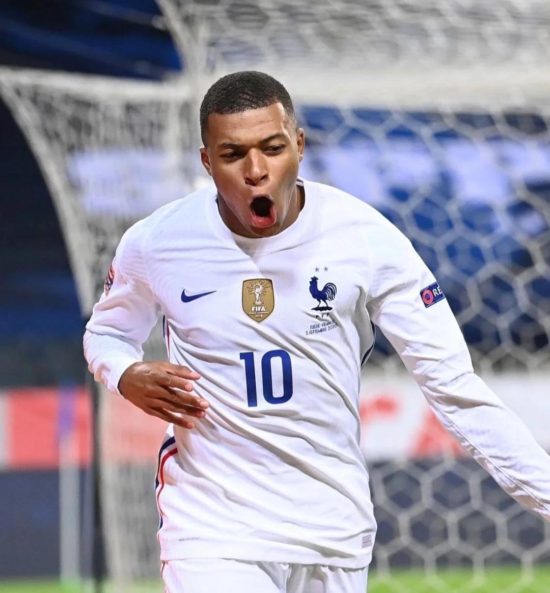 马特乌·阿莱曼尼：“我不知道阿尔瓦雷斯是否在巴萨的视线之内”