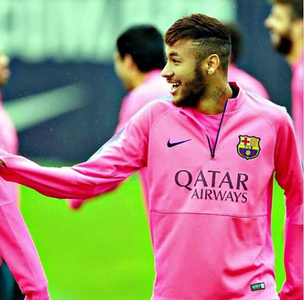 阿莫林劝曼联新帝星留队等待机会，称他是未来! 但确认明年想买人（阿莫林劝曼联新星耐心留队：你是未来，但明年仍计划引援）