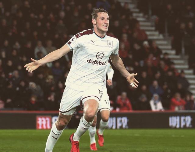 足球巴萨主帅称赞中场新核：不可替代