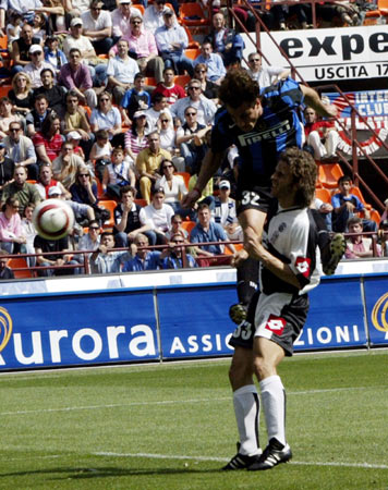 广厦男篮张帆末节绝杀山东