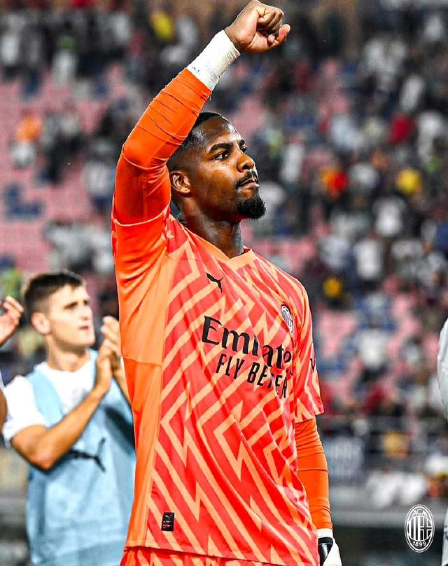 图片报：阿德耶米想在续约合同加解约条款，曼联接触其经纪人