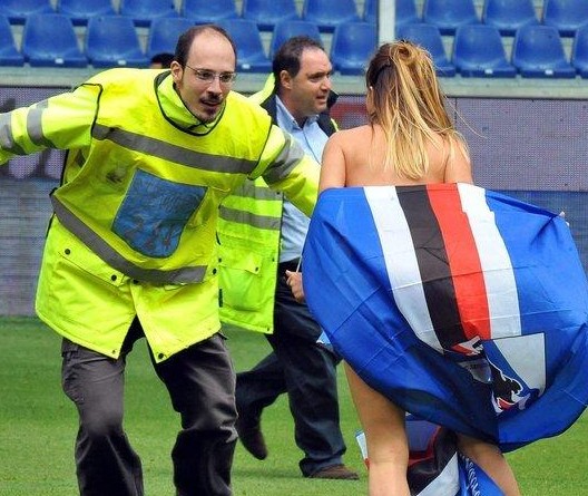 巴顿：李嗣镕一直很努力地训练，他的中超首秀应该是满分