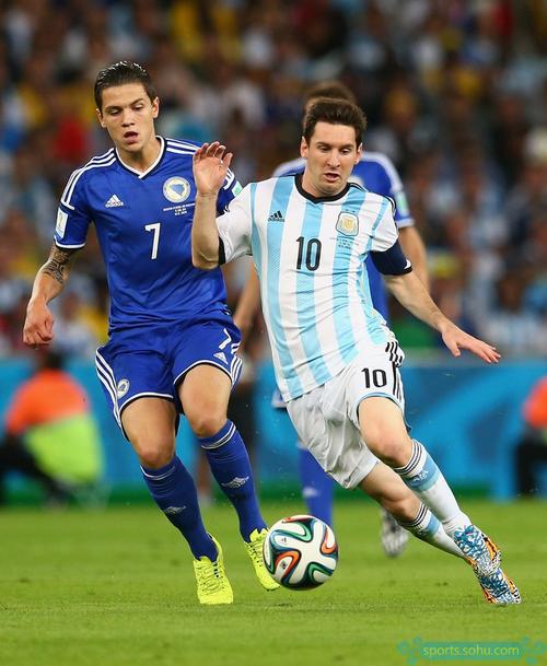 特里：埃斯特旺绝对是巨星胚子，很高兴马雷斯卡在保护他（特里称埃斯特旺具巨星潜质，赞马雷斯卡保护有方）