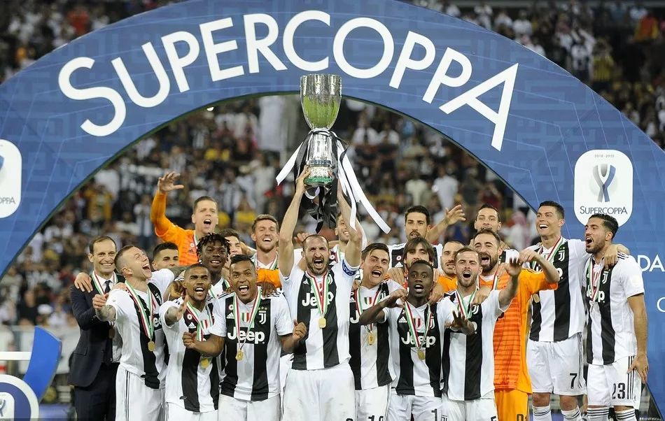 图片报：阿方索·戴维斯今天参与全队合练，预计在年底前回归（图片报：阿方索·戴维斯今日随队合练，预计年底前复出）