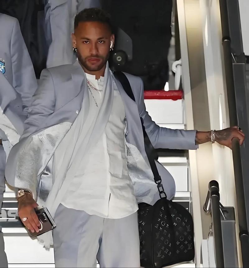 中超转会市场：广州队签下新前锋,